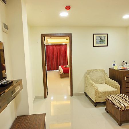Joyees Residency Hotel Котаям Екстериор снимка