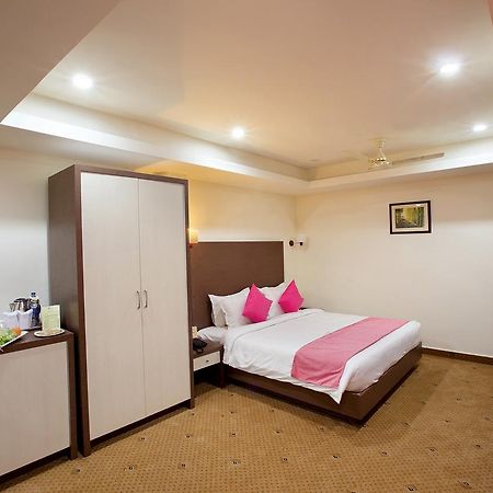 Joyees Residency Hotel Котаям Екстериор снимка
