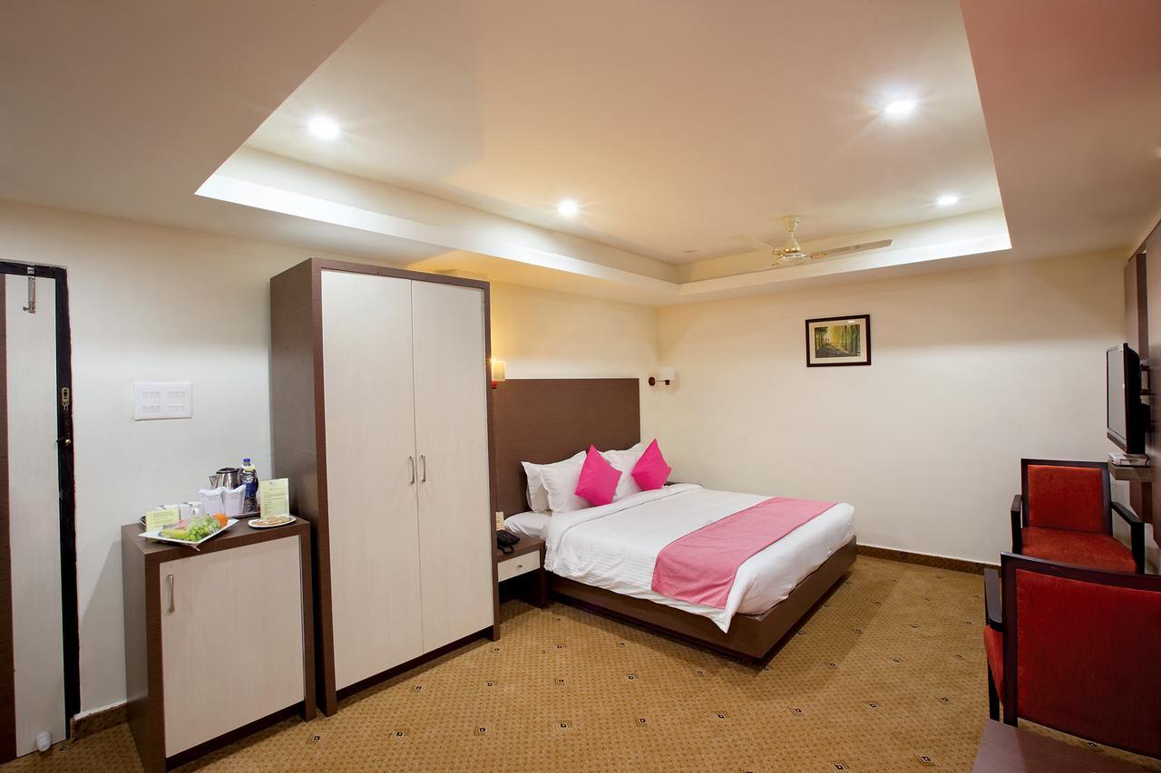 Joyees Residency Hotel Котаям Екстериор снимка