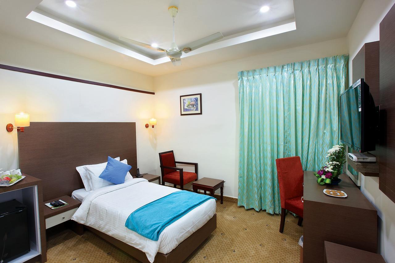 Joyees Residency Hotel Котаям Екстериор снимка